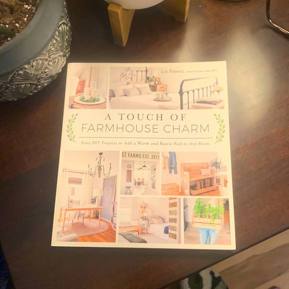 A Touch of Farmhouse Charm book - Picture 1 of 5
